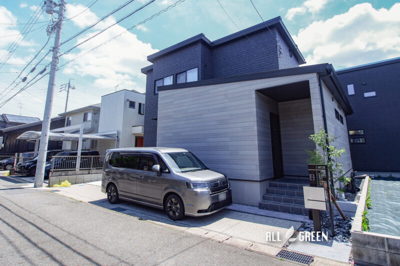 愛知県北名古屋市　邸宅の雰囲気にあわせてかっこいい外構に！新築オープン外構